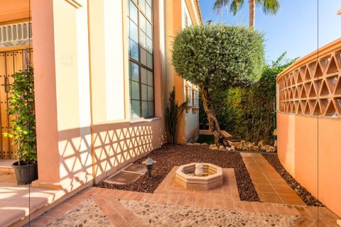 4 dormitorios Villa en Marbella, Spain No. 27090 6