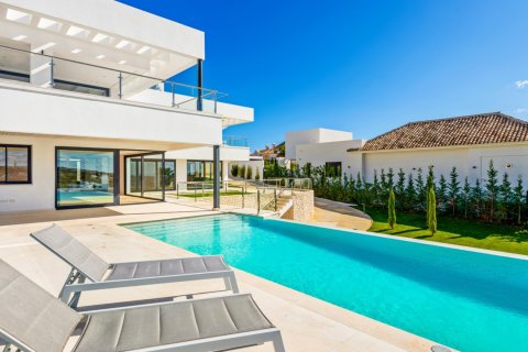 4 bedrooms Villa in Marbella, Spain No. 27046 15