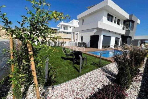 4 bedrooms Villa in Agios Athanasios, Cyprus No. 42796 1