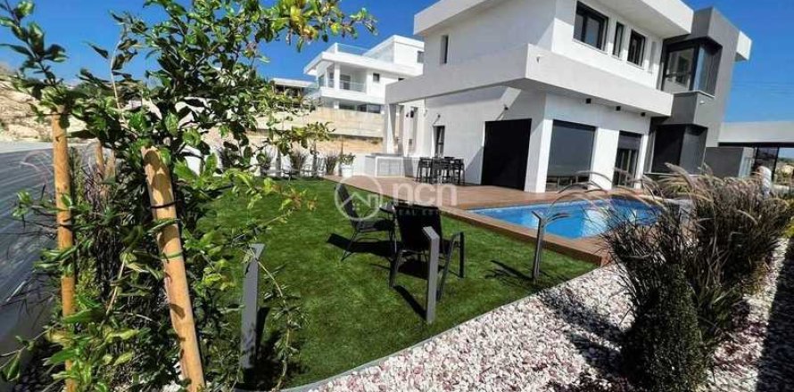 4 bedrooms Villa in Agios Athanasios, Cyprus No. 42796