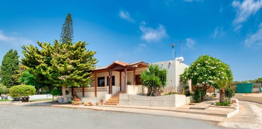 3 bedrooms Bungalow in Ayia Napa, Cyprus No. 36918