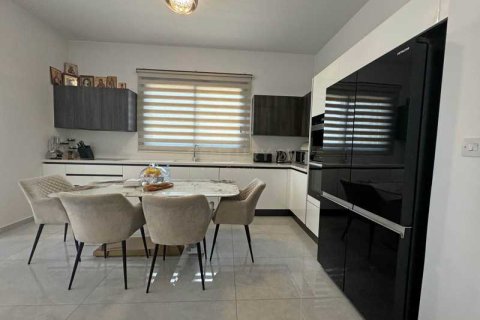 3 bedrooms Apartment in Germasogeia, Cyprus No. 74935 3