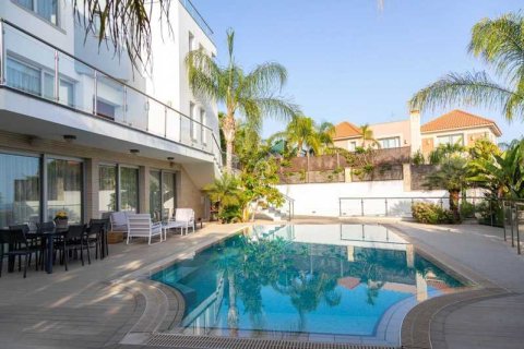 5 bedrooms House in Agios Tychonas, Cyprus No. 77332 1