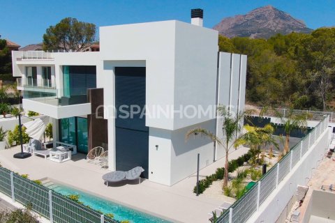 4 bedrooms Villa in La Nucia, Spain No. 25922 1