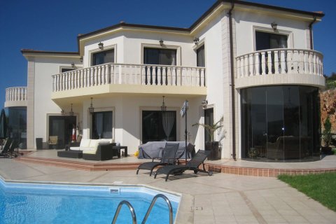 4 bedrooms Villa in Paphos, Cyprus No. 37876 1