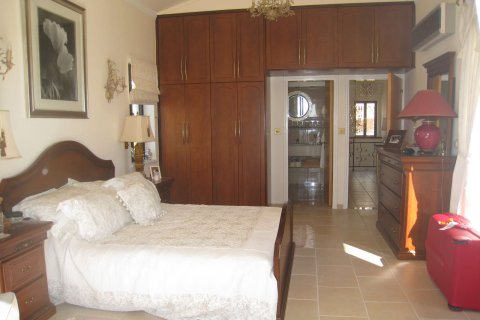 4 bedrooms Villa in Paphos, Cyprus No. 37876 13