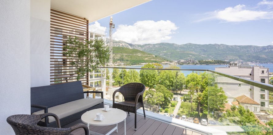 1 dormitorio Apartment en Budva, Montenegro No. 66821