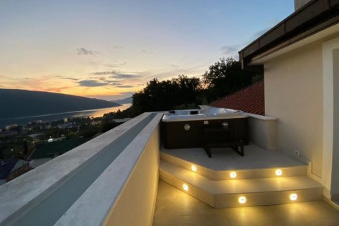 2 dormitorios Apartment en Herceg Novi, Montenegro No. 66819 3