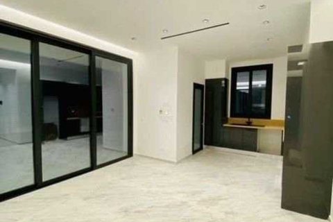 3 bedrooms Penthouse in Germasogeia, Cyprus No. 77723 9