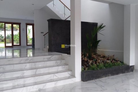 4 bedrooms Villa in South Kuta, Indonesia No. 23334 6