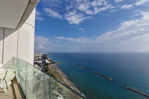 3 dormitorios Apartment en Limassol, Cyprus No. 65688 1