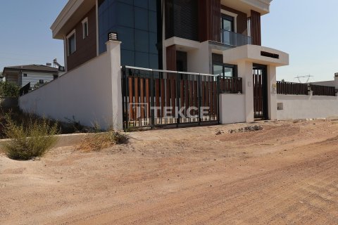 5+1 Villa in Dosemealti, Turkey No. 11590 9