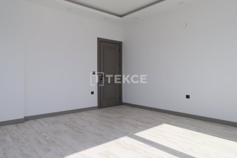 5+1 Villa in Dosemealti, Turkey No. 11590 19