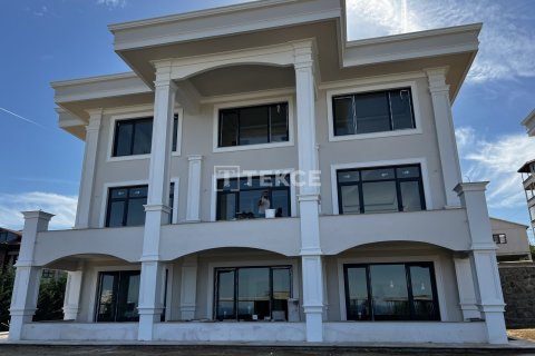 6+2 Villa en Trabzon, Turkey No. 11300 12