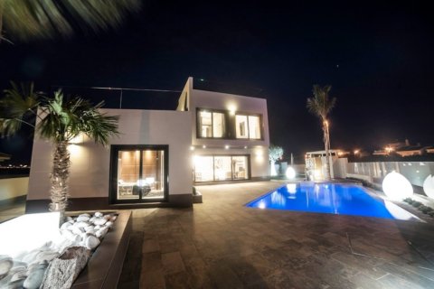 157.00m² Villa en La Zenia, Spain No. 25106 21