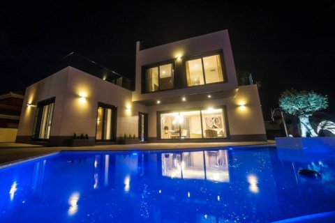 157.00m² Villa à La Zenia, Spain No. 25106 20