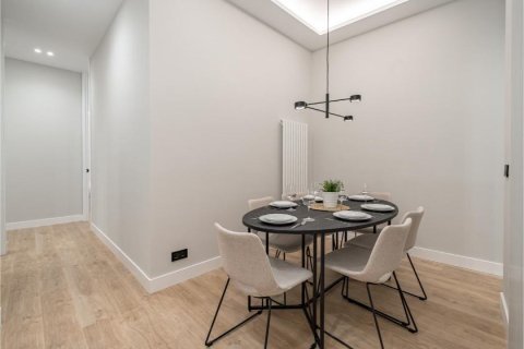 2 dormitorios Apartment en Madrid, Spain No. 26921 5