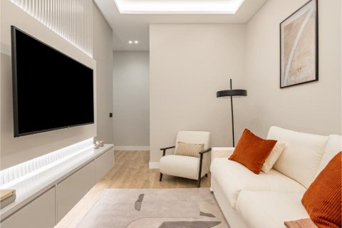 2 dormitorios Apartment en Madrid, Spain No. 26921 2