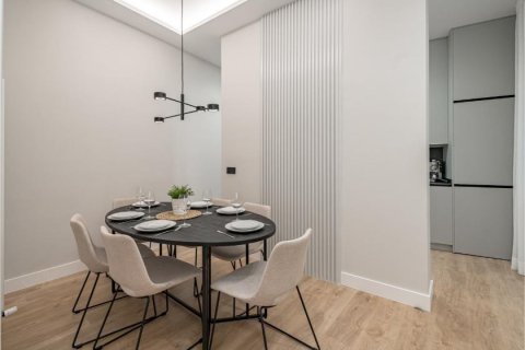 2 dormitorios Apartment en Madrid, Spain No. 26921 4