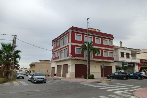 249m² Commercial property en Los Montesinos, Spain No. 26580 1