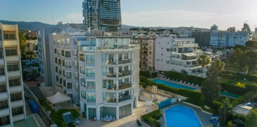 2 dormitorios Apartment en Germasogeia, Cyprus No. 40751