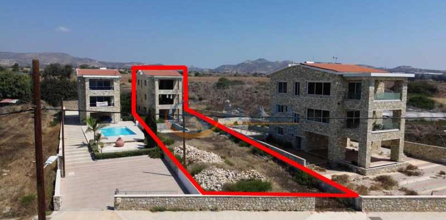 4 bedrooms Villa in Agios Theodoros, Cyprus No. 31464