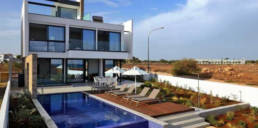 5 bedrooms House in Ayia Napa, Cyprus No. 30767