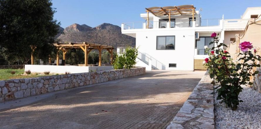 3 bedrooms Villa in Chania, Greece No. 23969