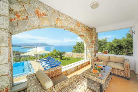 4 bedrooms Villa in Chania, Greece No. 24094 3