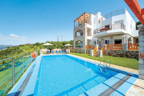 4 bedrooms Villa in Chania, Greece No. 24094 1