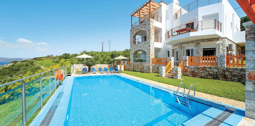 4 bedrooms Villa in Chania, Greece No. 24094