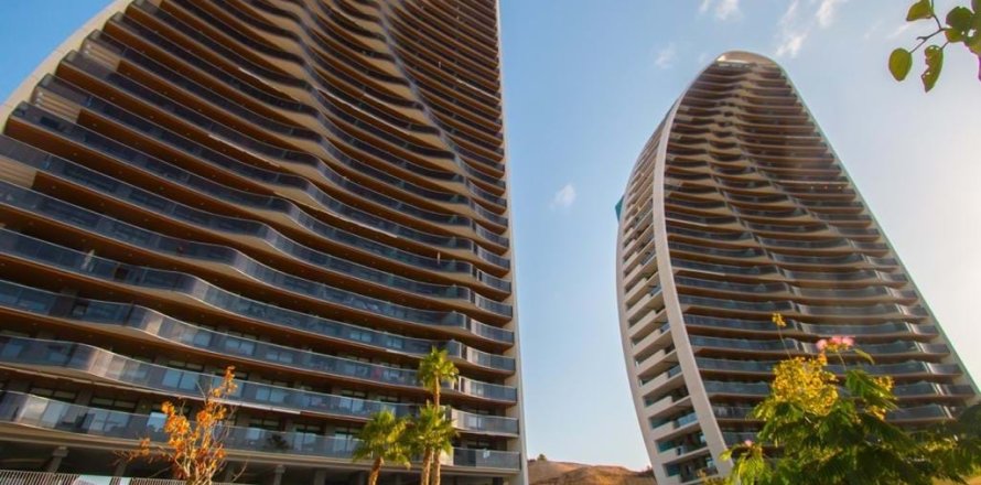 3 dormitorios Apartment en Benidorm, Spain No. 26805