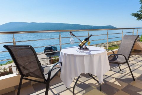 24 bedrooms Hotel in Herceg Novi, Montenegro No. 66905 4