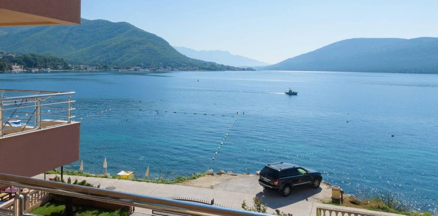 24 bedrooms Hotel in Herceg Novi, Montenegro No. 66905