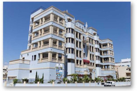 3 bedrooms Apartment in Germasogeia, Cyprus No. 43676 7