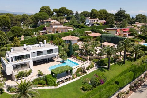 8 bedrooms Villa in Antibes, France No. 67973 1