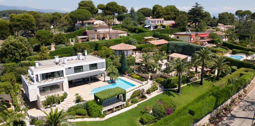 8 bedrooms Villa in Antibes, France No. 67973