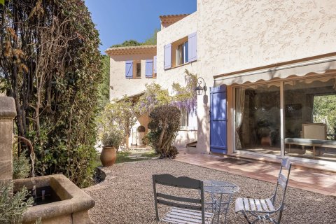 6 bedrooms Villa in Antibes, France No. 67970 5