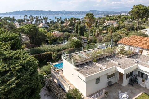 5 bedrooms Villa in Antibes, France No. 67972 16