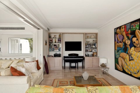 5 bedrooms Villa in Antibes, France No. 67972 20