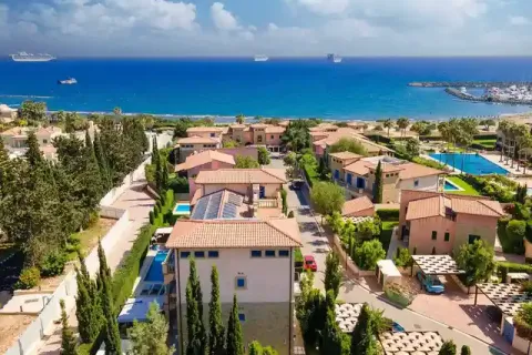 6 bedrooms Villa in Pyrgos, Cyprus No. 29361 1