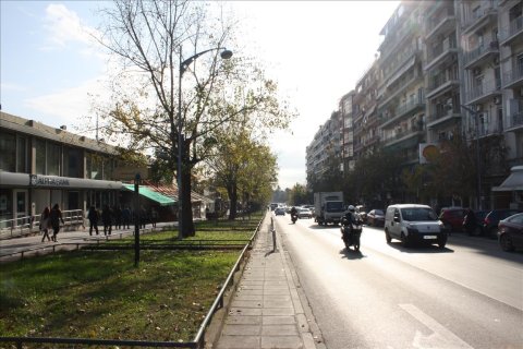 800m² Commercial property en Thessaloniki, Greece No. 60029 2