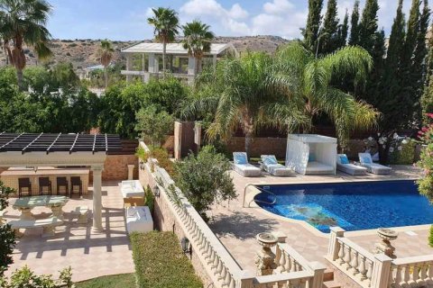 4 bedrooms Villa in Agios Tychonas, Cyprus No. 63154 9