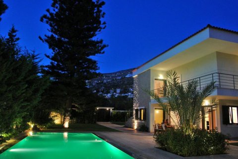 6 bedrooms Villa in Athens, Greece No. 49561 3