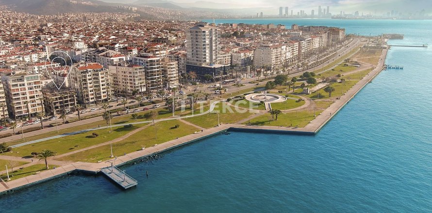 4+1 Apartment en Izmir, Turkey No. 20788