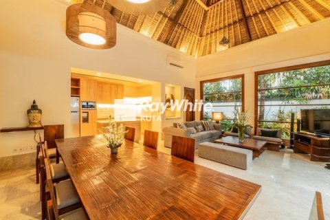 3 bedrooms Villa in Jimbaran, Indonesia No. 22668 10