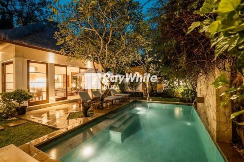 3 bedrooms Villa in Jimbaran, Indonesia No. 22668 1