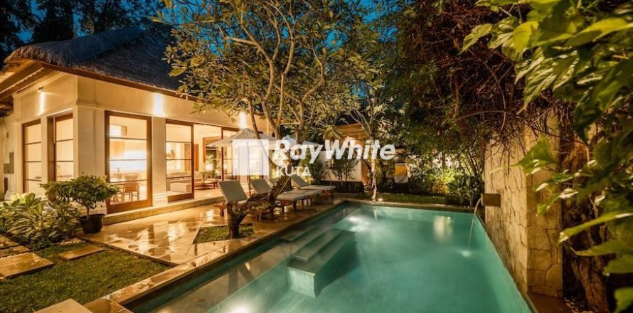 3 bedrooms Villa in Jimbaran, Indonesia No. 22668