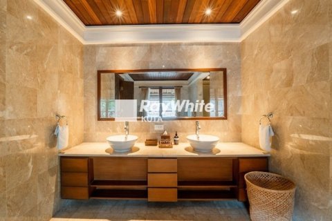 3 bedrooms Villa in Jimbaran, Indonesia No. 22668 16