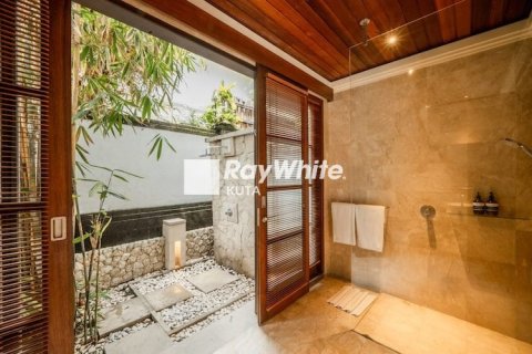 3 bedrooms Villa in Jimbaran, Indonesia No. 22668 12